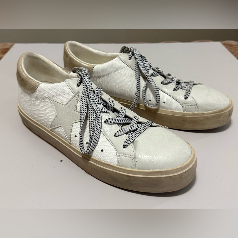 Stylish White Women's Sneakers